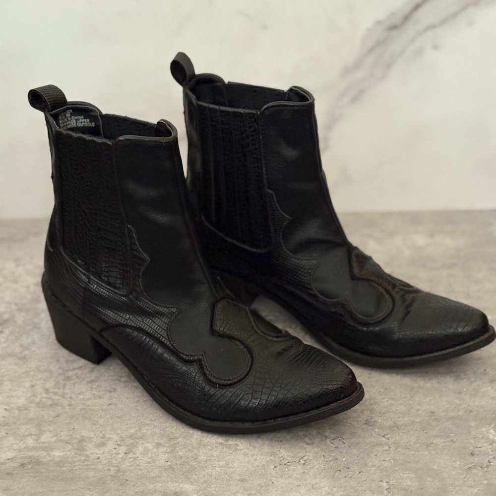 Coconuts by Matisse Black Ankle Booties